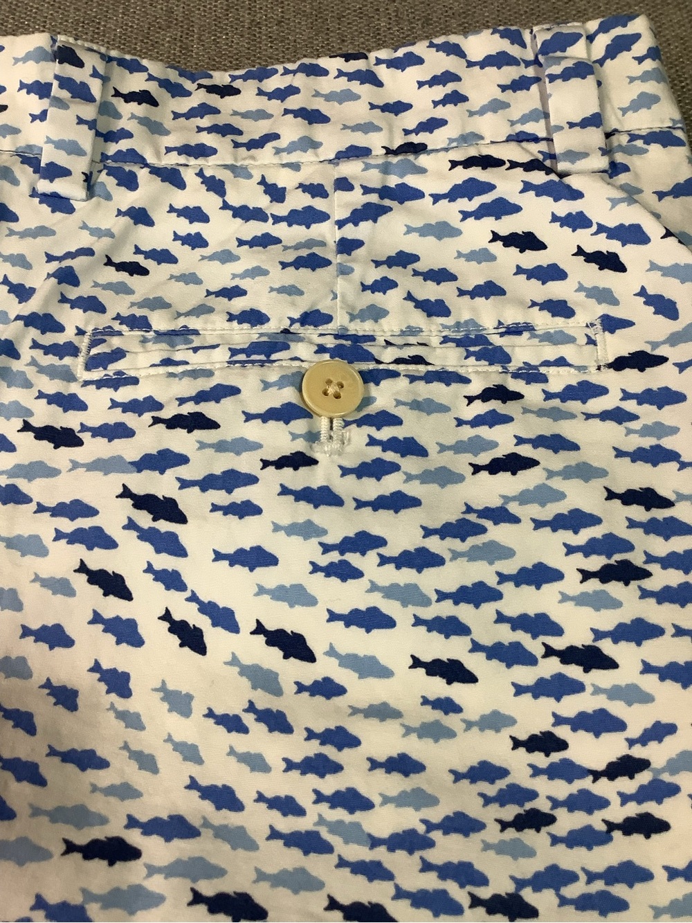 VINEYARD VINES Men's White Blue Breaker Shorts All Over Fish Print Size 34 - Picture 10 of 13